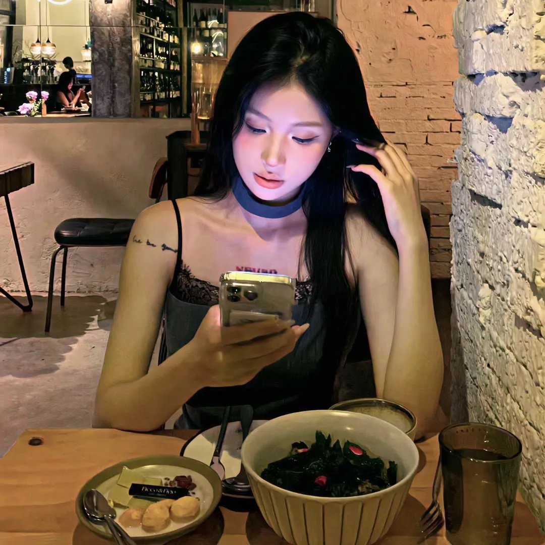 卷帘待得月华生